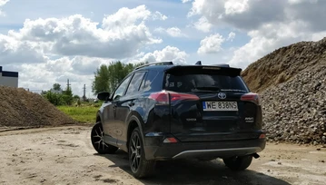 Tydzień z hybrydową Toyotą Rav4. Bardziej poprawnie i nijako się nie dało