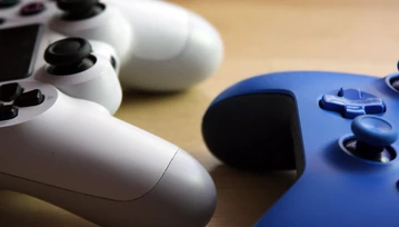 Jeżeli zawsze chciałeś zagrać na PS4 padem od Xboxa, to spójrz na to