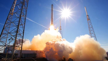 SpaceX idzie za ciosem: na orbitę dostarczy własne satelity telekomunikacyjne i... zegar atomowy