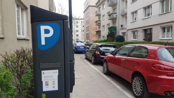 W Krakowie przyczepiali kody QR do parkometrów. Tak okradali ludzi