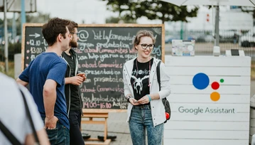 Co tam ciężarówka Coca-Coli. Google ma autobus i właśnie jeździ po Polsce