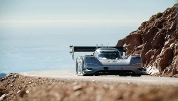 Volkswagen z rekordem wszech czasów na Pikes Peak! Elektryk pokonał górę