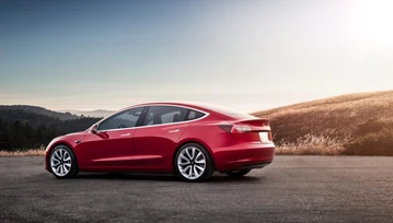 Tesla Model 3 coraz chętniej kupowanym samochodem: rośnie ich liczba rejestracji!