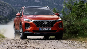 Hyundai Santa Fe ostrzeże o zostawionym dziecku na tylnym siedzeniu