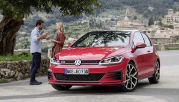 Volkswagen Golf GTI kolejną ofiarą nowych badań zużycia paliwa: czy ktoś zatrzyma ten cyrk?