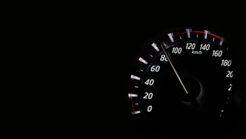 Nowe auta z ogranicznikami prędkości? Unie chce zakazać przekraczania 150 km/h