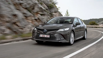 Toyota Camry 2.5 l Hybrid: rywal dla Skody Superb – jazda próbna