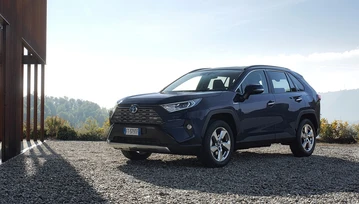 Nowa Toyota RAV4 Hybrid – zaskakująco oszczędna i dopracowana. Pierwsza jazda próbna