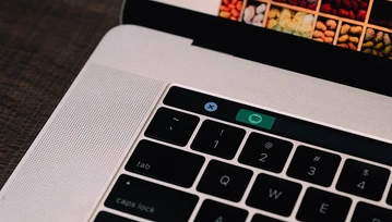 Macbooki zrezygnują z TouchBara. Apple przywraca fizyczne przyciski