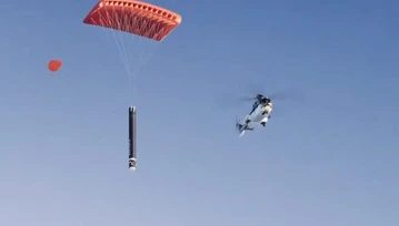 SpaceX łapie owiewki, a oni chcą łapać całe rakiety... helikopterem