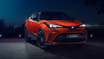 Toyota C-HR po liftingu z mocną hybrydą, Apple Car Play i Android Auto