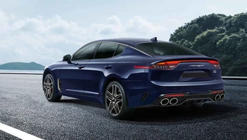 Kia Stinger przechodzi lifting, zmiany dodają więcej charakteru