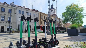 Pierwsze miasto reguluje maks. prędkość i parkingi elektrycznych hulajnóg. Nareszcie!