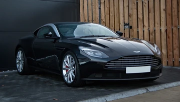 Aston Martin to Don Kichot czy William Wallace spalinowej motoryzacji?