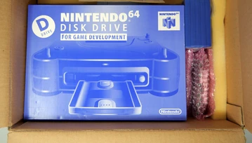 Tak wygląda dev kit przystawki do Nintendo 64 pozwalającej odtwarzać gry ze specjalnych dyskietek