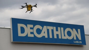 Dron dostarcza towary do sklepów Decathlon. Taka nowoczesność nam się podoba!