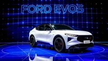 Następca Mondeo - Ford Evos to crossover z ogromnym ekranem w środku