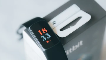 Fitbit Charge 5: opaska tylko z kształtu. To sprzęt, który oferuje co smartwatche