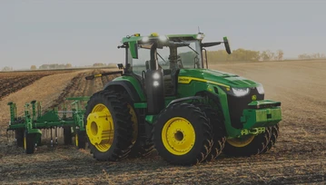 Traktor pokona Teslę? Ciągniki John Deere już niedługo bez kierowców