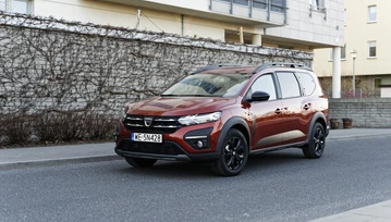 7-miejscowa Dacia Jogger TCe 110 – zużycie paliwa, przestronność i praktyczność wnętrza. Test