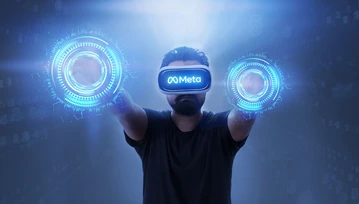 Facebook pozwoli na zarabianie w metaverse. Biznesmeni w goglach VR