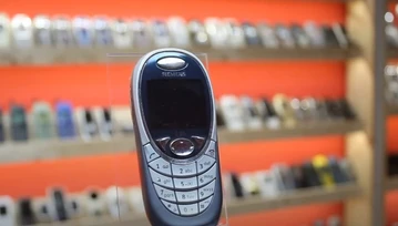 Pamiętacie swój pierwszy telefon? Mój był naprawdę dziwny