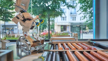 Robot Robbie już serwuje hot-dogi w Żabce Nano. Sami zobaczcie