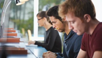 Co kupić na studia? Podpowiadamy, jakimi gadżetami powinni zainteresować się studenci