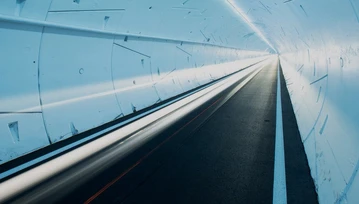 Tunel Hyperloop miał przynieść rewolucję w transporcie miejskim. Teraz będzie… parkingiem