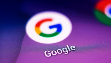 To nie jest oszustwo. Google zmienia stronę logowania