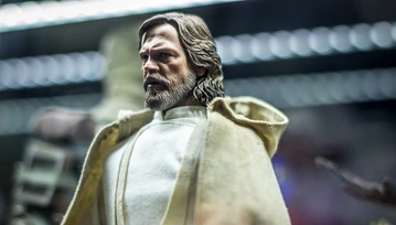 Wiecie, kto ostrzega Ukraińców przed nalotami? Luke Skywalker we własnej osobie