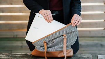 Laptop dla uczniów nie jest Chromebookiem. Moim zdaniem to dobrze