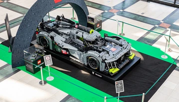 PEUGEOT 9X8 z klocków LEGO z wyścigu Le Mans przyjechał do warszawskiej Arkadii.