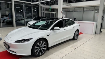 Tesla obniżyła zasięg prawie wszystkich swoich samochodów