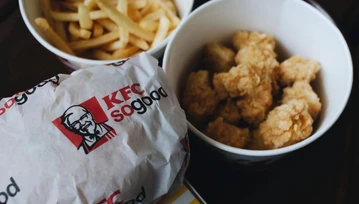 Lubisz kurczaka z KFC? Dzięki tej aplikacji zamówisz dania w niższej cenie