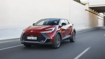 Toyota C-HR 2024: 3,1 l/100 km, nowoczesne systemy bezpieczeństwa i wsparcia kierowcy