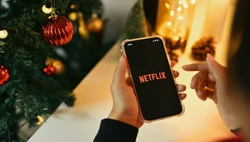 7 świątecznych filmów na Netflixie, które zwalczą niezręczną ciszę przy stole