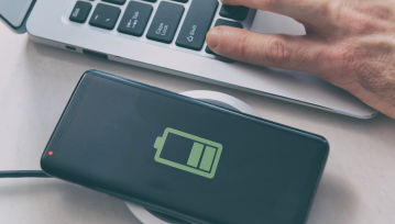 Nowy Android zmniejsza pojemność baterii i szybkość ładowania we flagowym modelu