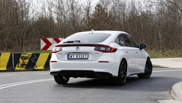 Hybrydowa Honda Civic e:HEV: 3,3 l/100 km, dynamiczny napęd i praktyczne wnętrze. Test