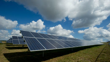 Tym nie powinieneś czyścić swoich paneli solarnych. Dlaczego?