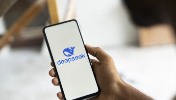 DeepSeek – rewolucja czy pułapka. Wszystko, co powinieneś wiedzieć o chińskim AI