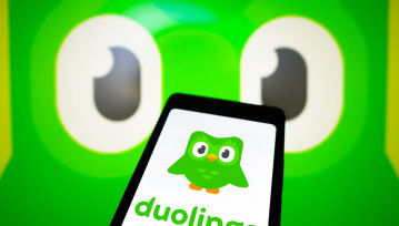 Użytkownicy Duolingo masowo uczą się tego języka. Powód jest kuriozalny