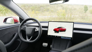 Tesla Model 3 za mniej niż 150 tys. złotych? Od jutra to możliwe