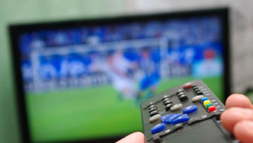 Amazon i Meta na celowniku – nielegalne transmisje futbolowe to prawdziwa plaga