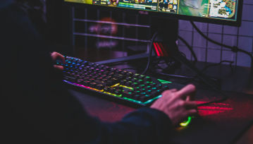 Gamingowy sprzęt za mniej niż 200 zł? Te myszki udowadniają, że można!