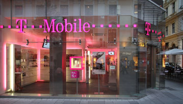 Klienci T-Mobile wrzuceni pod koła. Hakerzy: mamy dane 64 mln osób
