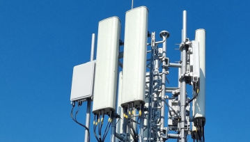 5G w końcu puka do wsi! Pierwsze stacje już działają