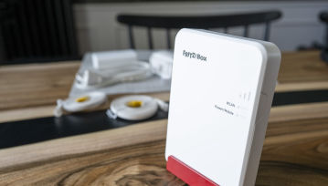 Recenzja FRITZ!Box 6860 5G. Ten router możesz wystawić nawet za okno!