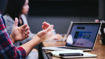 Komputer dla ucznia: macOS vs. Windows w praktyce