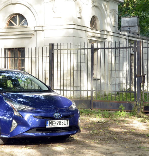 Hybrydowe samochody Toyota Prius i Auris z wadą napędu, 750 tys. aut do naprawy